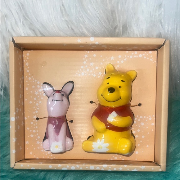 New in Box Winnie the Pooh and Piglet Salt and Pepper Set - Picture 1 of 3